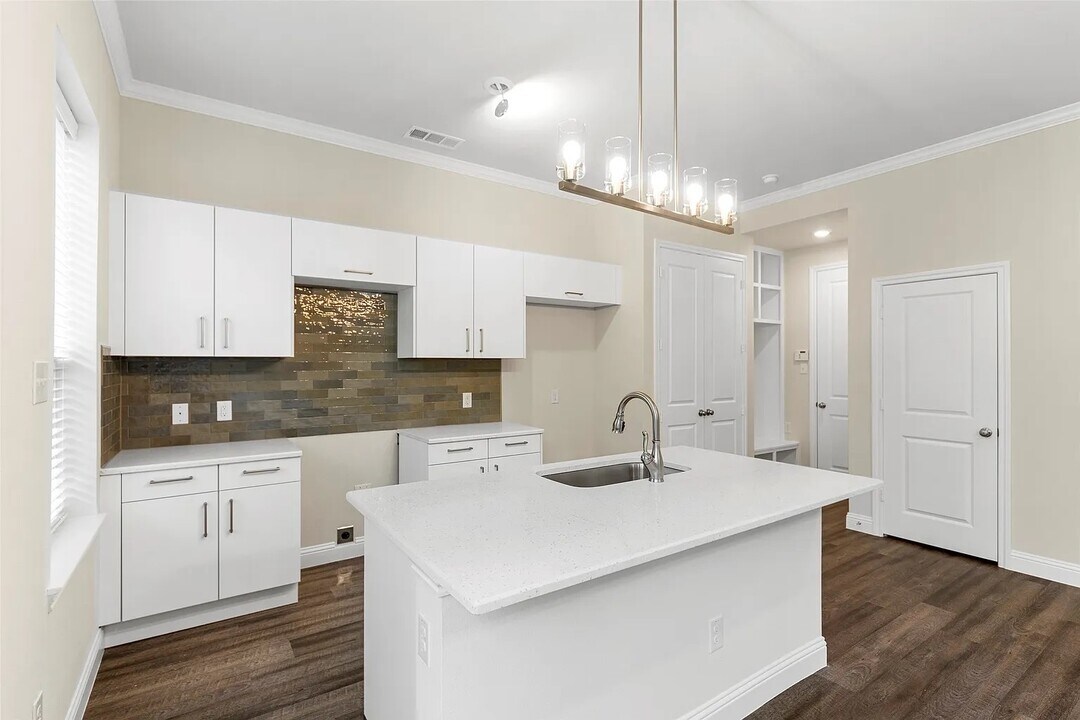 6349 Mason Ct in Dallas, TX - Building Photo