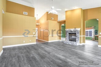 4042 W Fender Ave in Fresno, CA - Building Photo - Building Photo