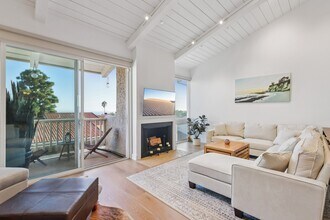 28266 Rey de Copas Ln in Malibu, CA - Building Photo - Building Photo