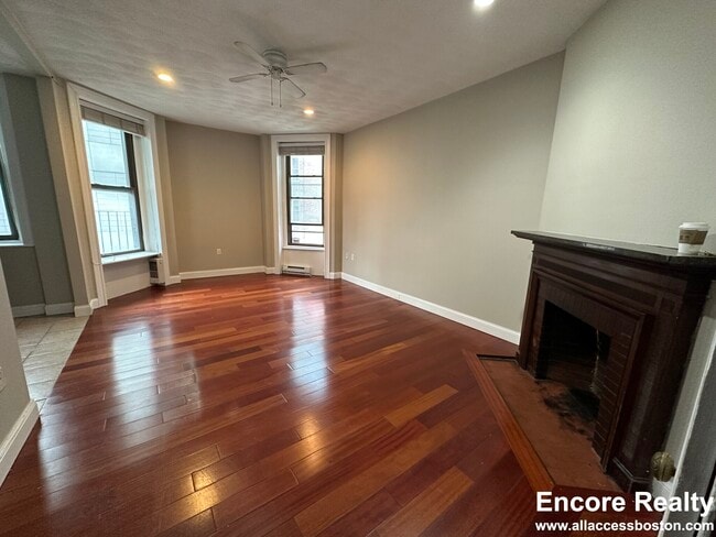 252 Newbury St, Unit #250-1R