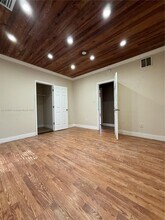 213 Stirling Rd in Dania Beach, FL - Building Photo - Building Photo