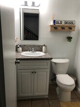 Stine Ridge Townhomes in Bakersfield, CA - Foto de edificio - Building Photo