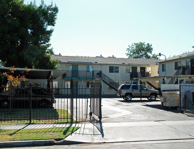 429 S Backer Ave in Fresno, CA - Foto de edificio - Building Photo