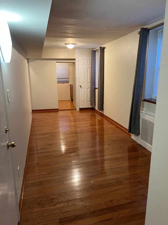 1306 Tasker St, Unit Walk to Passyunk Square in Philadelphia, PA - Building Photo - Building Photo