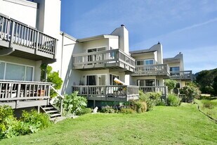 505 Larkspur Plaza Dr in Larkspur, CA - Building Photo