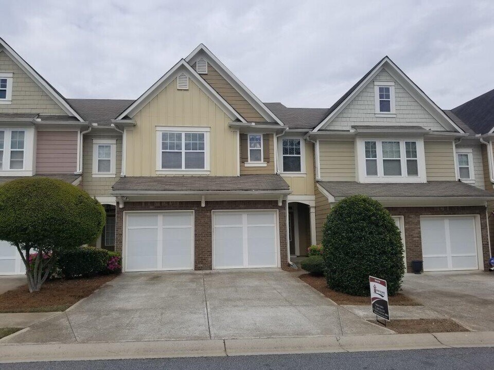 1865 Ellison Lakes Ct in Kennesaw, GA - Foto de edificio