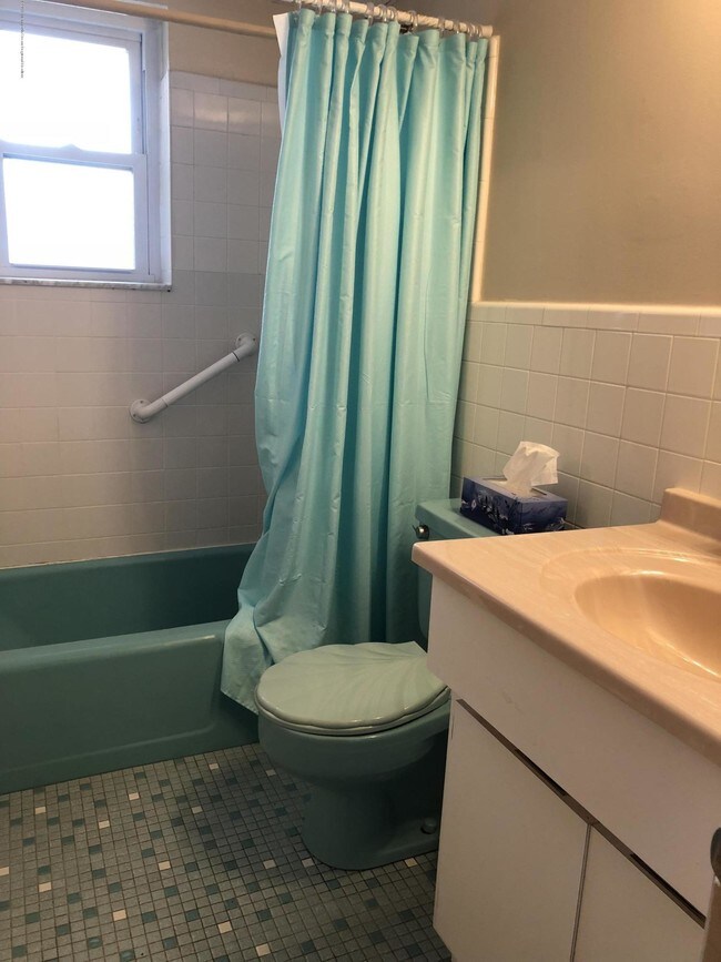 548 Ocean Blvd-Unit -8 in Long Branch, NJ - Building Photo - Building Photo