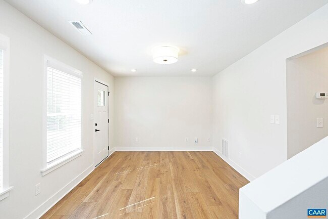 917 Belmont Ave in Charlottesville, VA - Foto de edificio - Building Photo