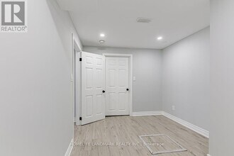 45 Redbud St in Markham, ON - Building Photo - Building Photo