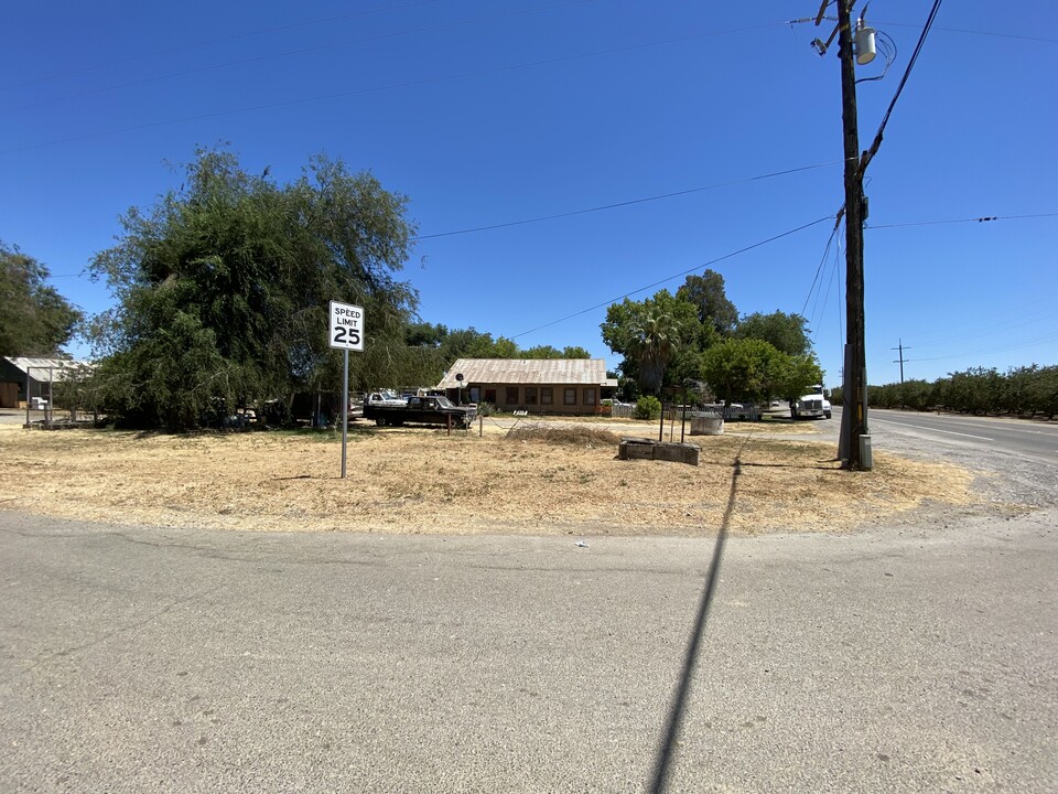 2118 Orchard in Vernalis, CA - Building Photo