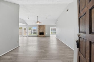 7011 Lost Thicket Dr in Houston, TX - Building Photo - Building Photo