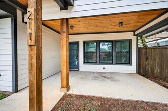 211 W Murray St in Denison, TX - Building Photo - Building Photo