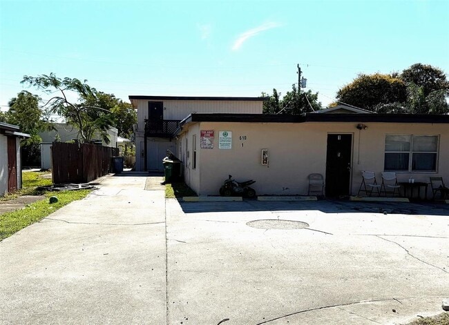 610 NE 35th St, Unit 3