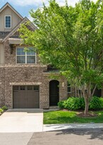 104 Ambassador Private Cir in Hendersonville, TN - Building Photo