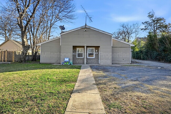 817 S Elm St in Sherman, TX - Building Photo - Building Photo