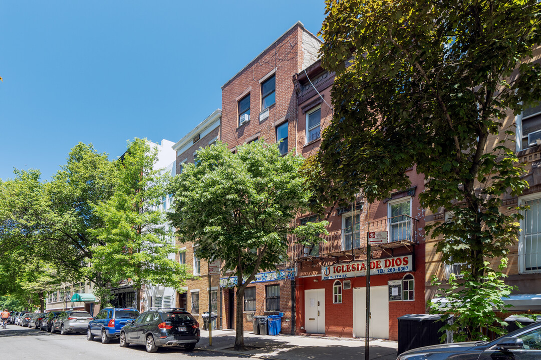 193 E 7th St in New York, NY - Foto de edificio