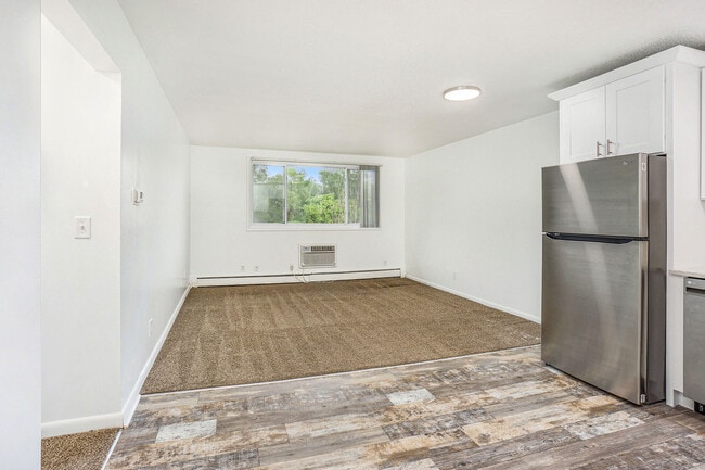 Hillside Village (Hillside Village LLC) in Kalamazoo, MI - Building Photo - Building Photo