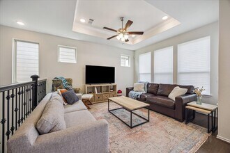 1817 Agoura Hills Dr in Houston, TX - Foto de edificio - Building Photo