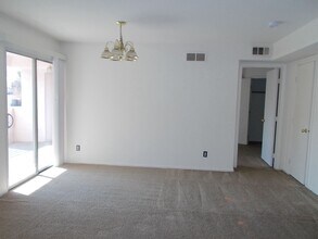 4555 E Sahara Ave in Las Vegas, NV - Building Photo - Building Photo