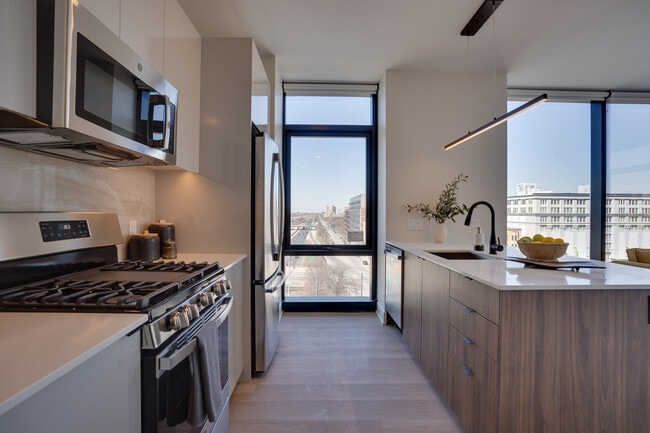 The Avra West Loop in Chicago, IL - Building Photo - Building Photo