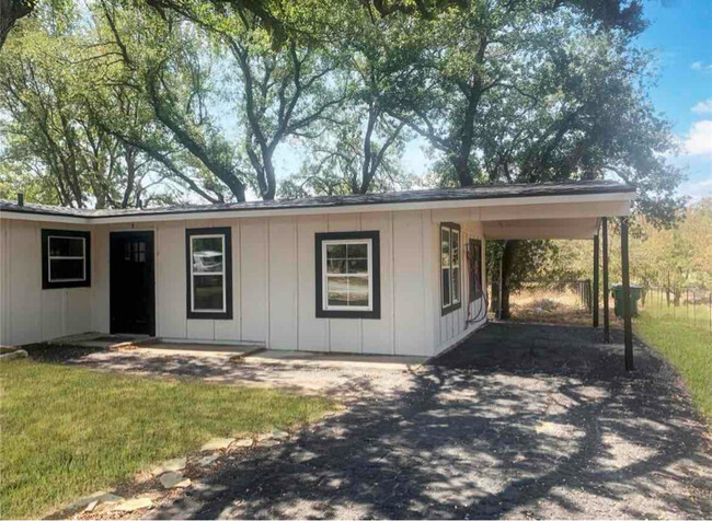 109 Bay Roc Ln in Runaway Bay, TX - Building Photo - Building Photo