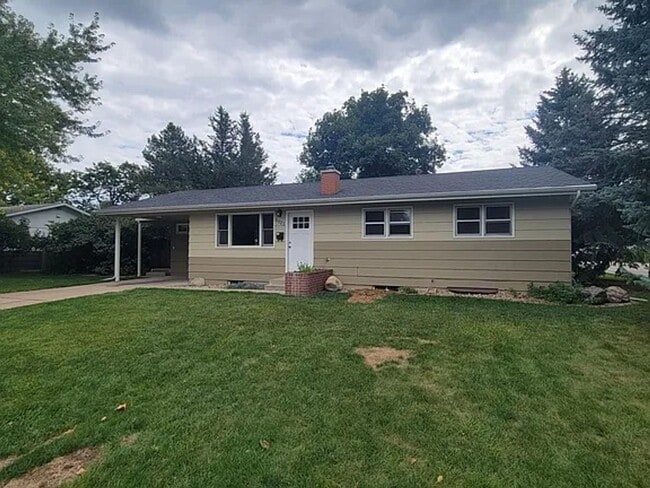 property at 1321 Lakewood Dr