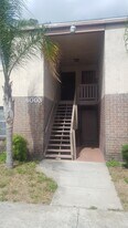 9003 Westchester Cir in Tampa, FL - Building Photo