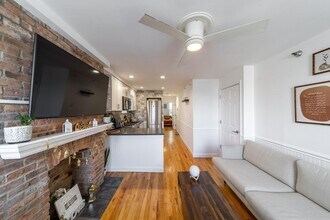 466 Monmouth St in Jersey City, NJ - Building Photo - Building Photo