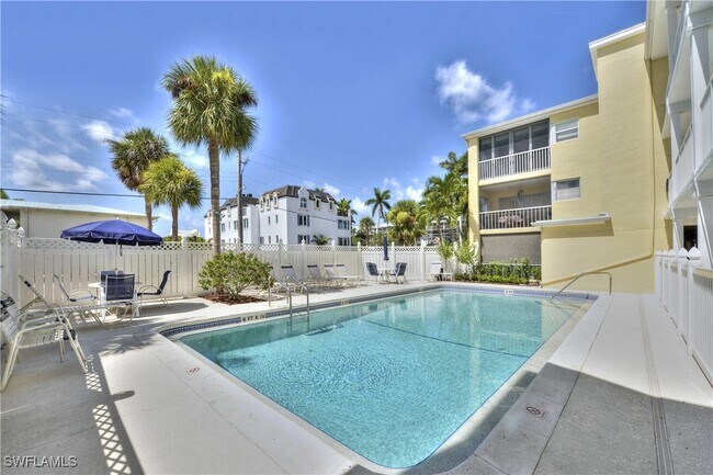 900 8th Ave S in Naples, FL - Building Photo - Building Photo