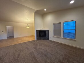 1655 NW Hickory Pl in Redmond, OR - Building Photo - Building Photo