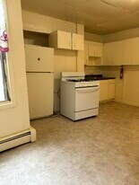 200 London St, Unit 2 in Boston, MA - Building Photo