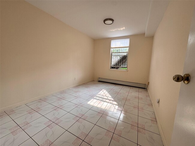 89-06 70th Rd in Queens, NY - Building Photo - Building Photo
