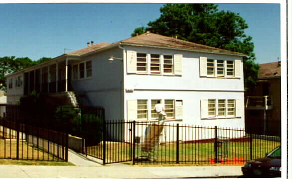 4177 Somerset Dr in Los Angeles, CA - Building Photo