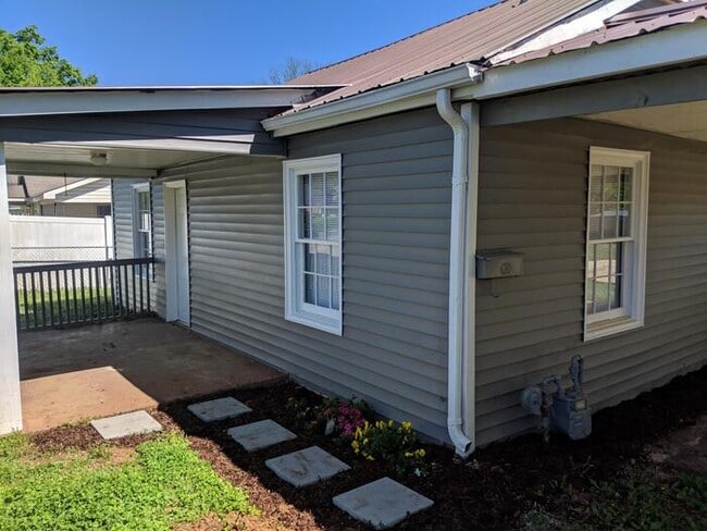 1516 Oakwood Ave NE in Huntsville, AL - Building Photo - Building Photo
