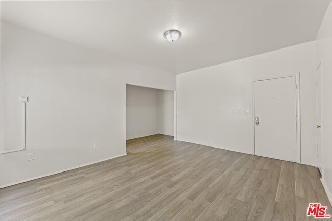 842 W 83rd St in Los Angeles, CA - Building Photo - Building Photo