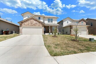 907 Red Crossbill in San Antonio, TX - Building Photo - Building Photo