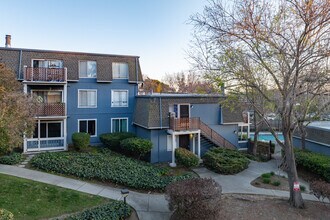 1455 N Camino Alto in Vallejo, CA - Foto de edificio - Building Photo