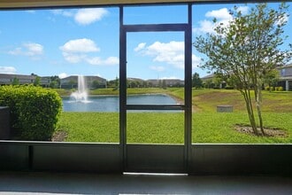 355 Highcrest Rd in Davenport, FL - Building Photo - Building Photo