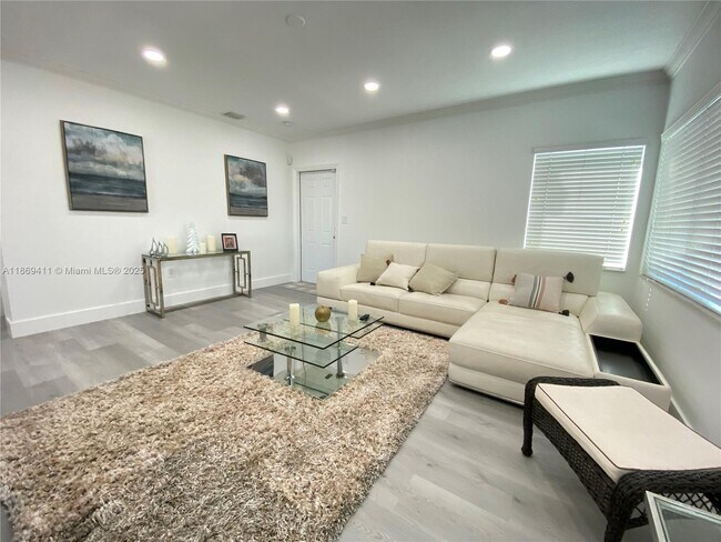 311 SW 27th Ave in Miami, FL - Building Photo - Building Photo