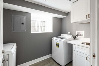 634 N Hamlin Ave, Unit 2bd/1bth Garden Unit in Chicago, IL - Building Photo - Building Photo