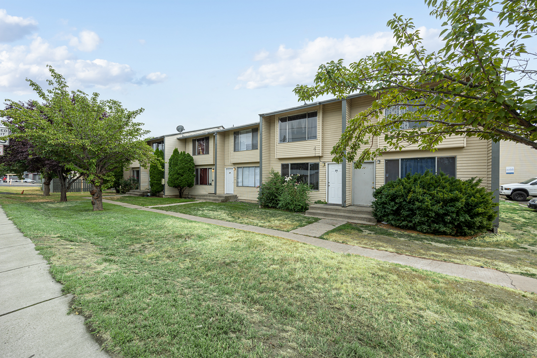 1508 W Mead Ave in Yakima, WA - Building Photo