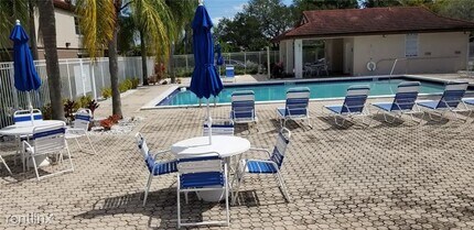 1226 SW 113th Terrace in Pembroke Pines, FL - Foto de edificio - Building Photo