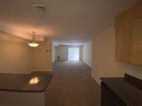 10 Waterfall Dr, Unit 00 in Canton, MA - Foto de edificio - Building Photo