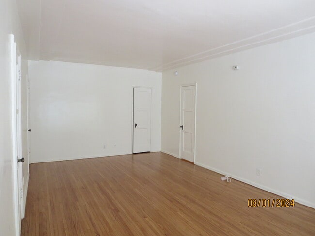 5648 W 6th St, Unit 1 in Los Angeles, CA - Building Photo - Building Photo