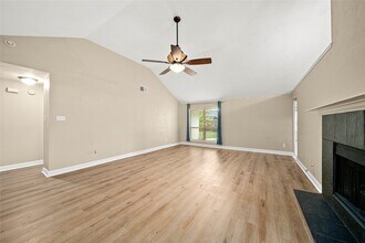 2935 Auburn Dr in Pearland, TX - Building Photo - Building Photo