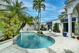 2624 NW 63rd St in Boca Raton, FL - Foto de edificio - Building Photo
