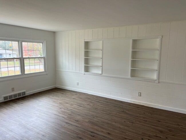 602 Longmere Dr in Kent, OH - Building Photo - Building Photo