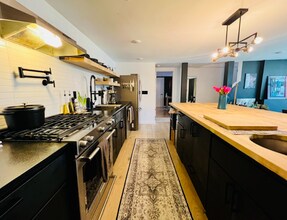 24 Maple Ave, Unit 2 in Cambridge, MA - Building Photo - Building Photo