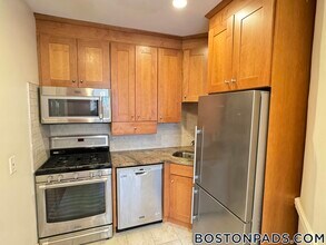 240 Kelton St, Unit 7 in Boston, MA - Foto de edificio - Building Photo