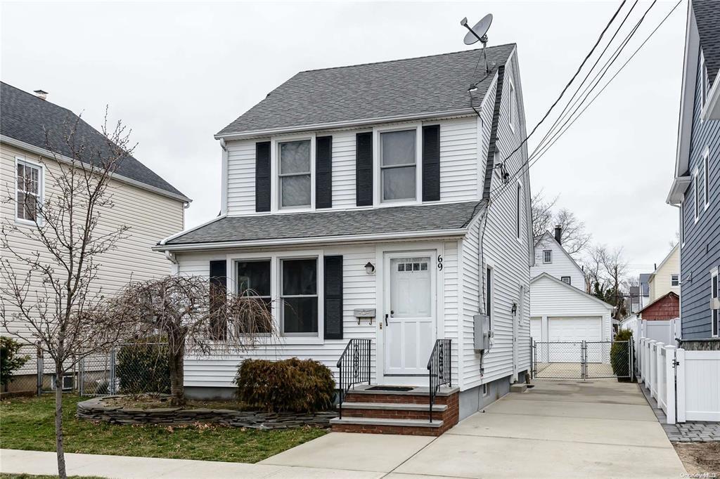 69 Princeton St in Williston Park, NY - Building Photo